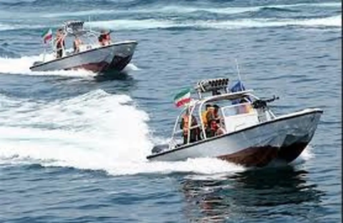 اخطار شناور ایرانی به ناو جنگی آمریکا و تغییر مسیر ناو آمریکایی