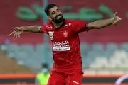 بازوبند کاپیتانی پرسپولیس بر بازوی محمدحسین کنعانی‌زادگان