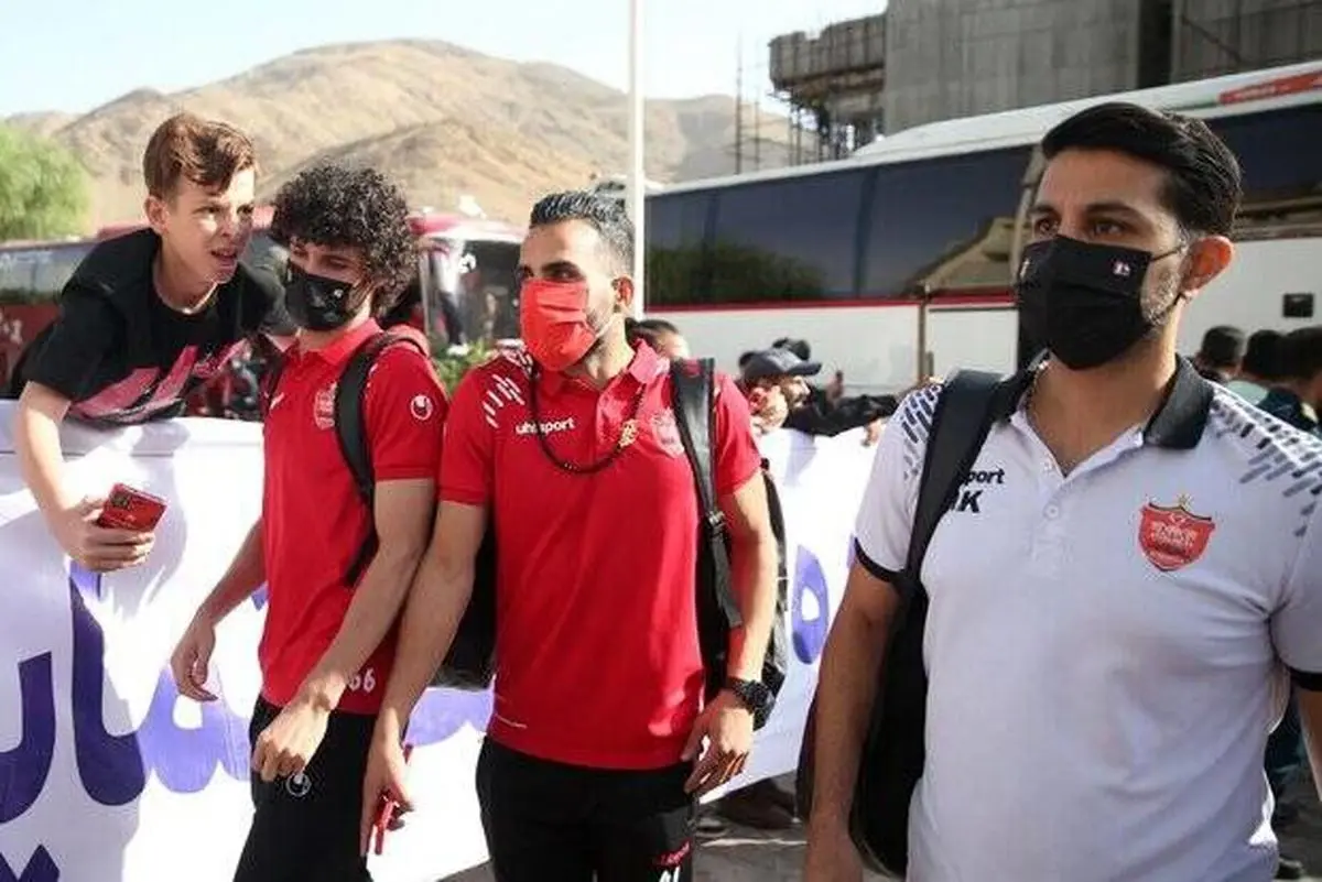 کاروان پرسپولیس وارد اراک شد