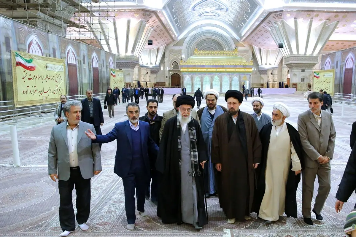 رهبر انقلاب در حرم مطهر امام خمینی (س) حاضر شدند
