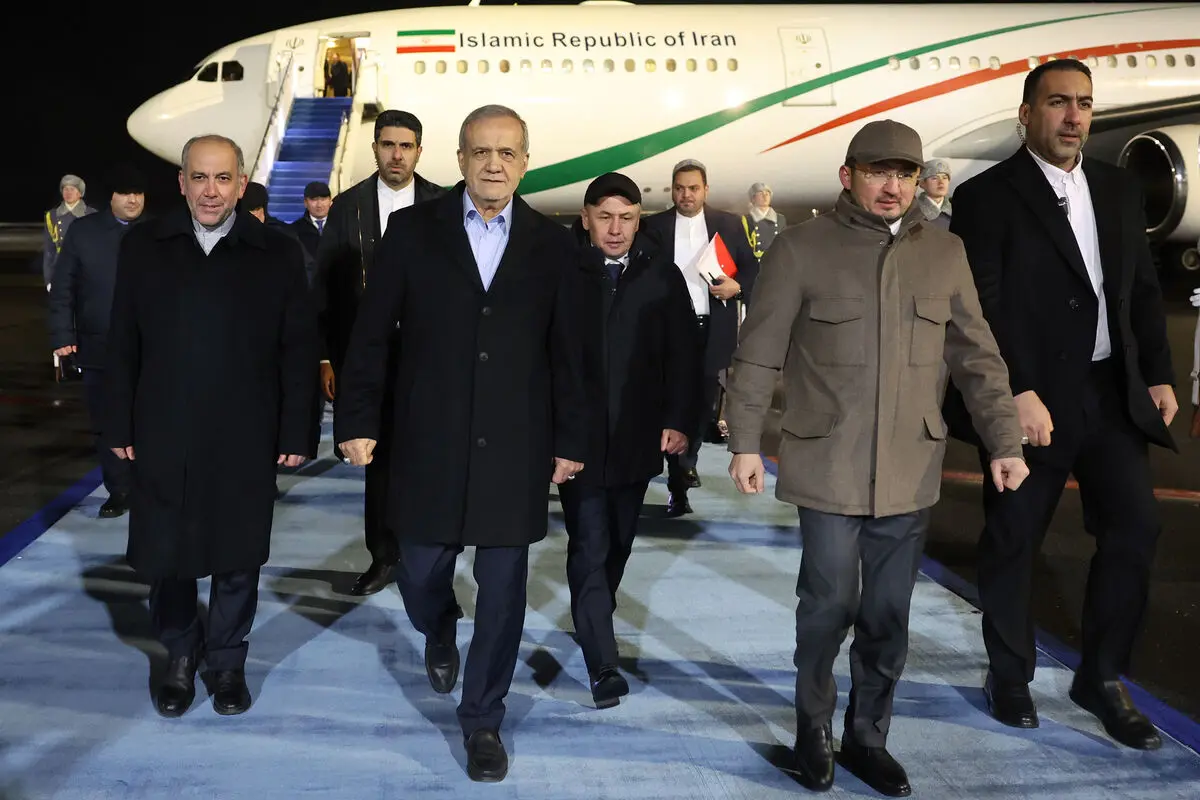 تیپ دیدنی پزشکیان در فرودگاه قزاقستان+عکس