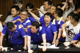 درگیری شدید در پارلمان تایوان

