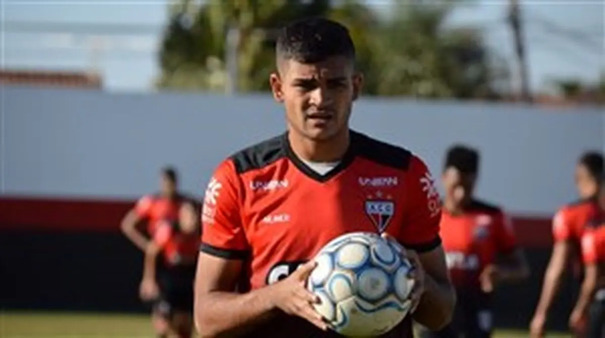 شرط حضور مهاجم برزیلی در پرسپولیس