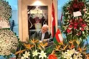 امضای دفتر یادبود سلطان قابوس توسط ظریف