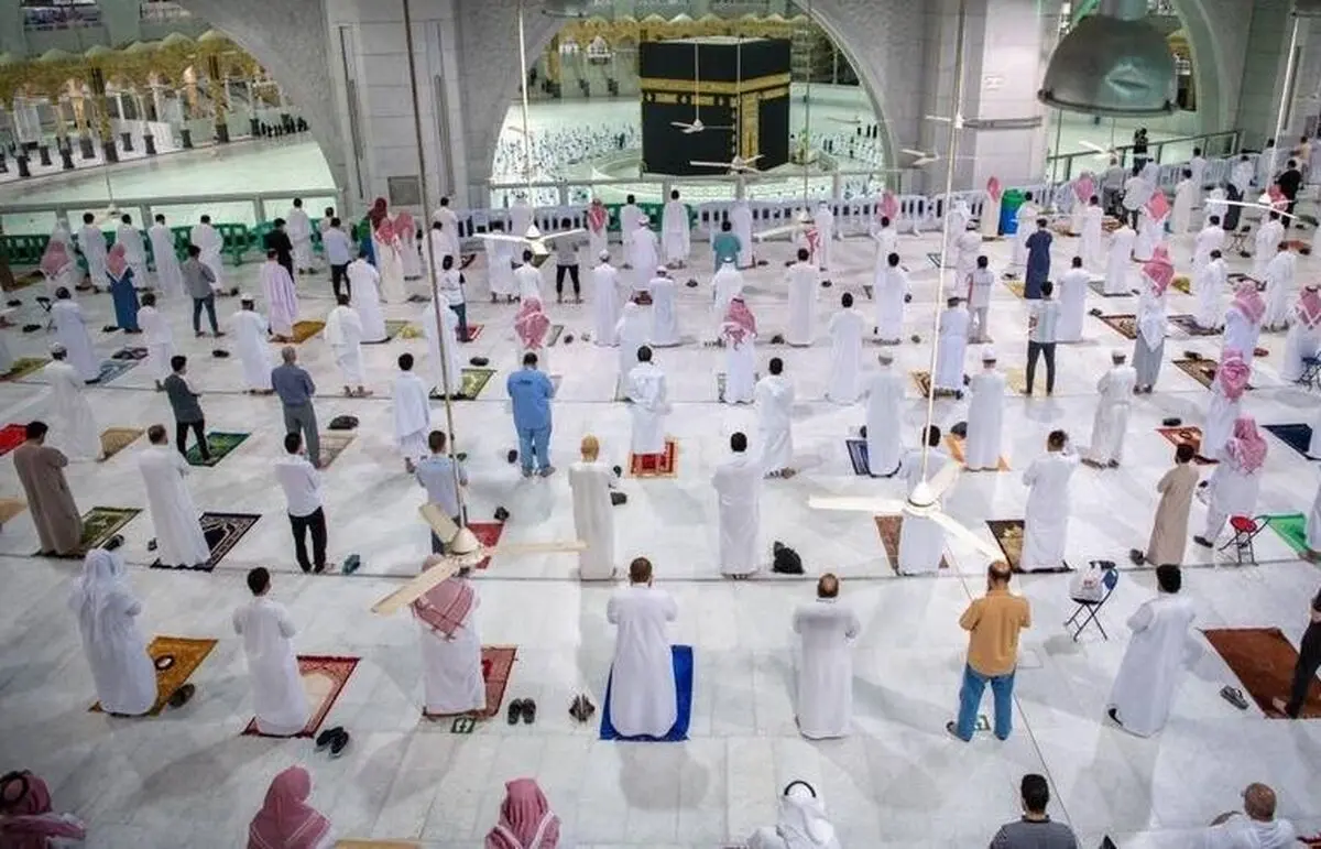 فیلم  پریدن فردی از طبقه بالای مسجدالحرام