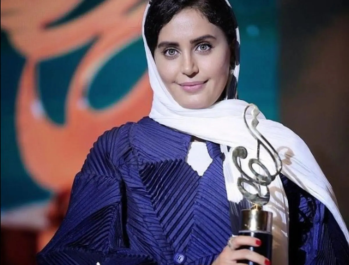 ژِست «الناز شاکردوست» در محاصره عکاسان/ عکس