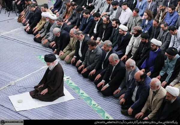 دیدار شاعران و اساتید ادبیات فارسی با رهبر انقلاب/گزارش تصویری
