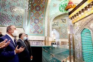 حضور نخست وزیر عراق در مرقد مطهر امام رضا(ع)