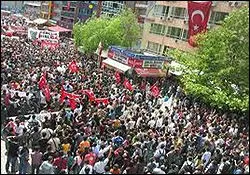 اعلام آمادگی جوانان ترکیه برای مبارزه باآمریکا و ناتو