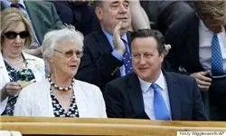 مادر «دیوید کامرون» علیه نخست وزیر