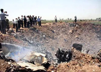 حضور مردم در منطقه سقوط هواپیما/ عکس