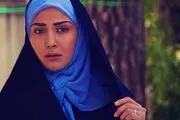 تیپ متفاوت خانم بازیگر با برد استقلال/ عکس