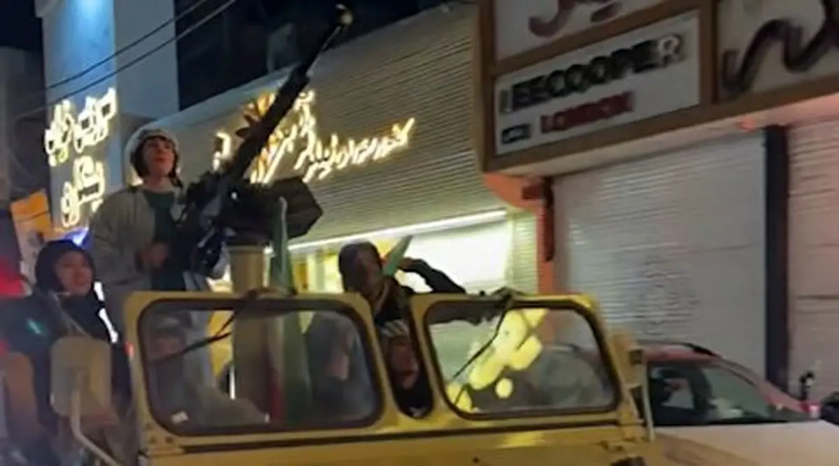  تصاویر دختران حامی وطن با جیپ و تیربار در خیابان 