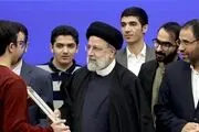 هدیه مدال آوران علمی به رئیس جمهور