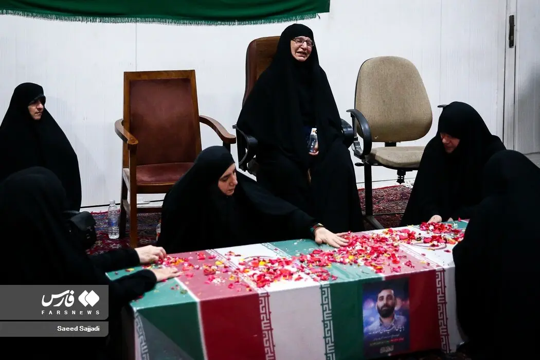 وداع با پیکر شهید مهدی اکبرپور روشن/گزارش تصویی
