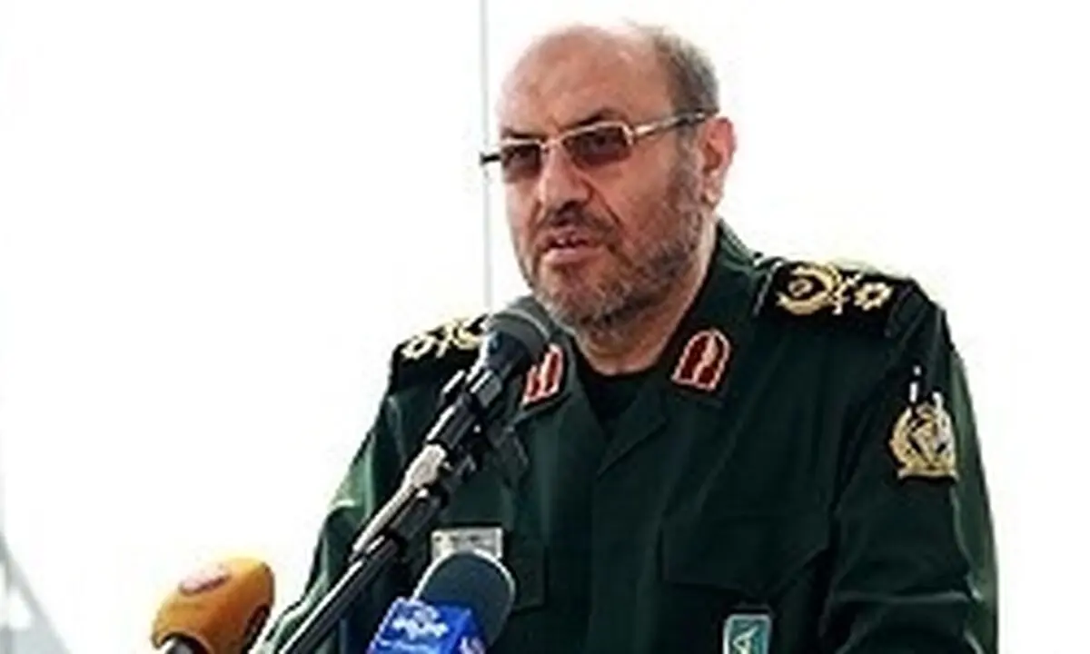 نظام سلطه می خواهد به جوانان ما رنگ و بوی بیگانه بدهد