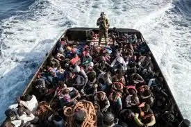 نجات ۱۵۸ مهاجر غیرقانونی را از غرق شدن توسط نیروی دریایی لیبی
