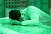 تصاویر دیدنی از حضور رهبرانقلاب در ضریح امام رضا(ع)
