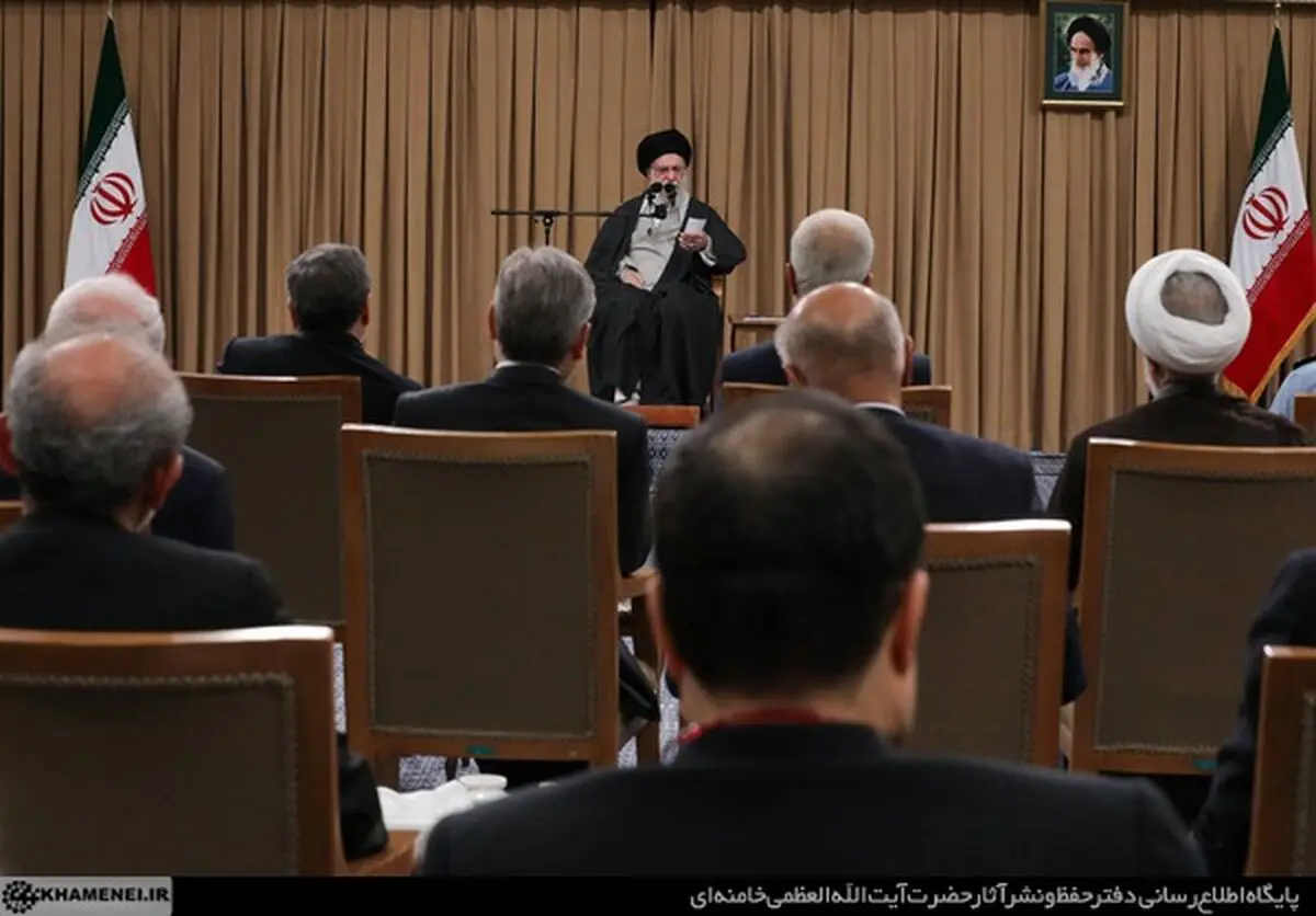  تصویری پربازدید از گفتگوی خصوصی رهبر انقلاب با پزشکیان 