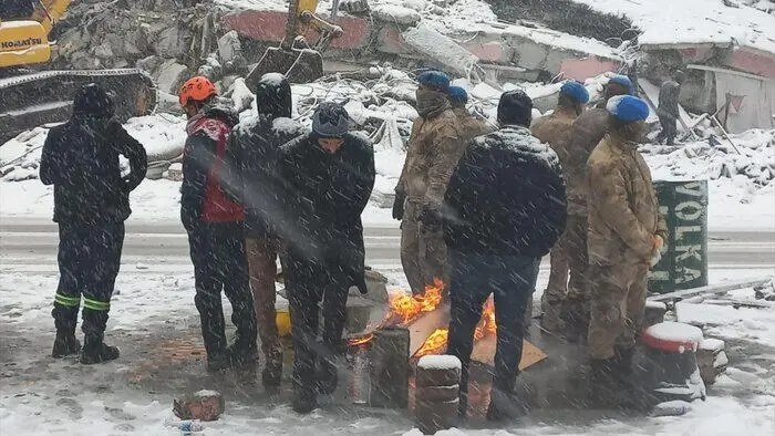 تصاویر جدیدی از آوار برداری و نجات زلزله زدگان ترکیه/گزارش تصویری