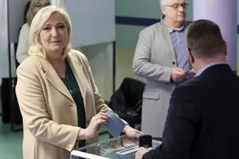 چهره‌های سیاسی در پای صندوق‌های رای ریاست جمهوری فرانسه/گزارش تصویری
