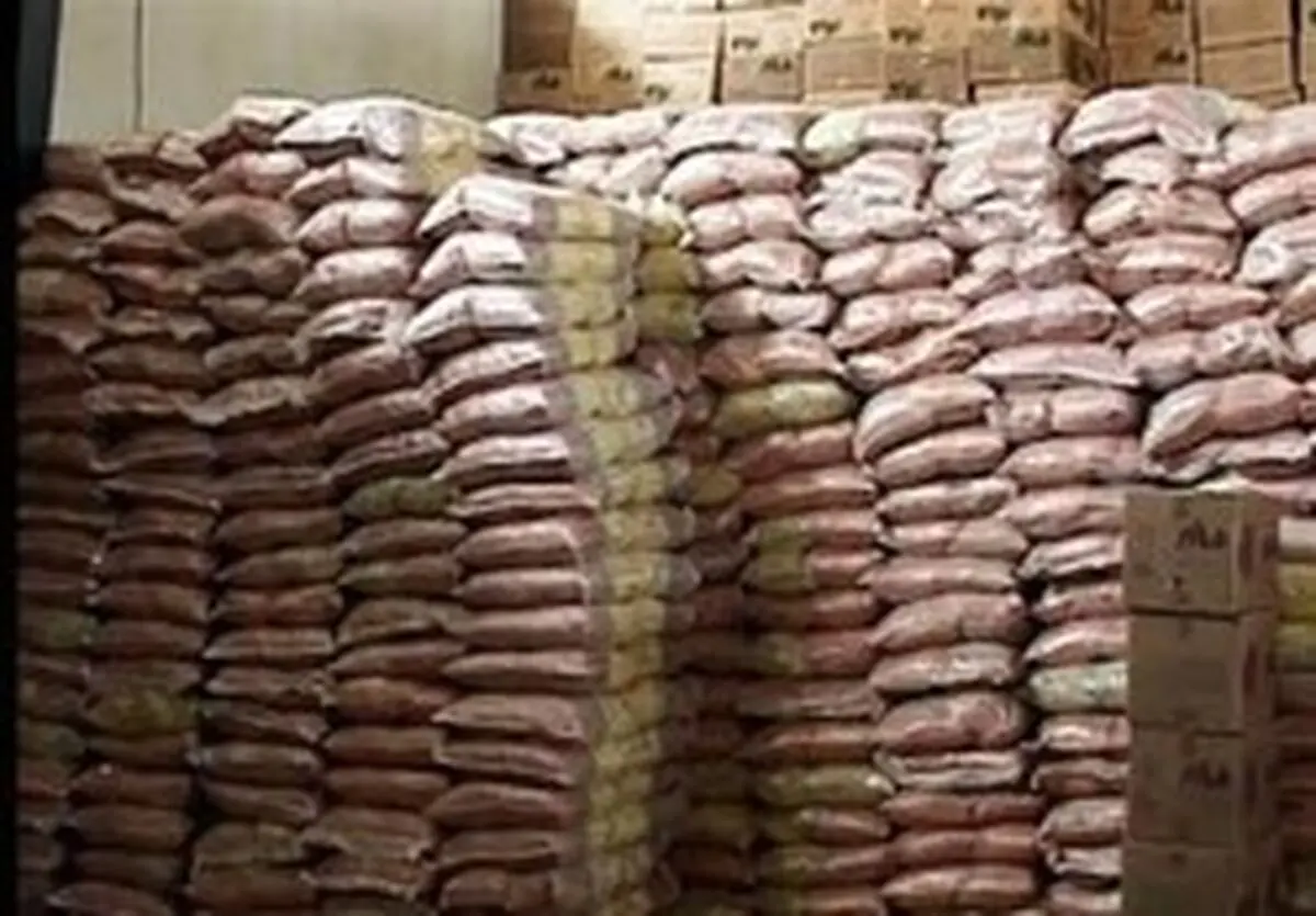 ۱۰ انبار احتکار کالا در قم کشف شد