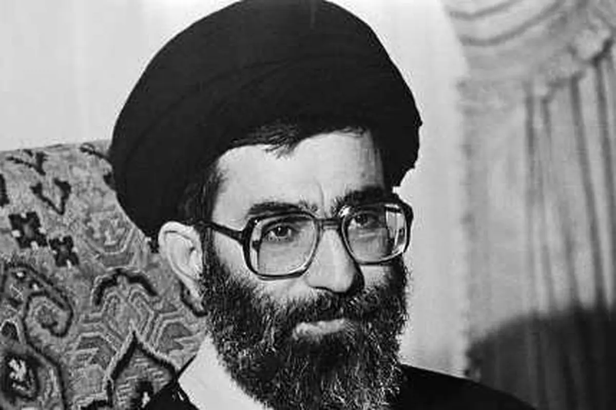 برشی از جلسه خبرگان رهبری برای انتخاب آیتالله خامنهای
