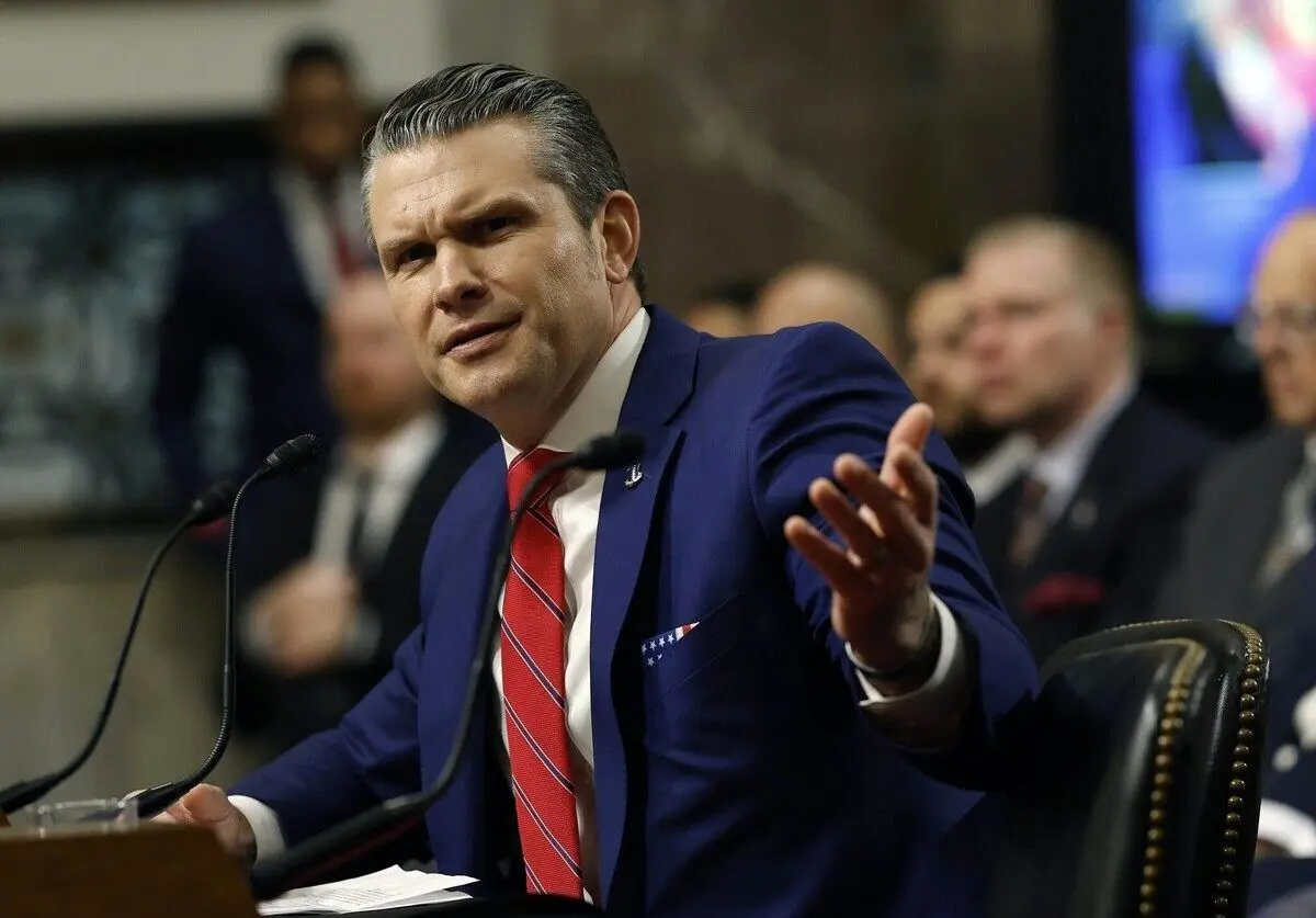 اظهارات وزیر جنگ آمریکا درباره موجودات فضایی