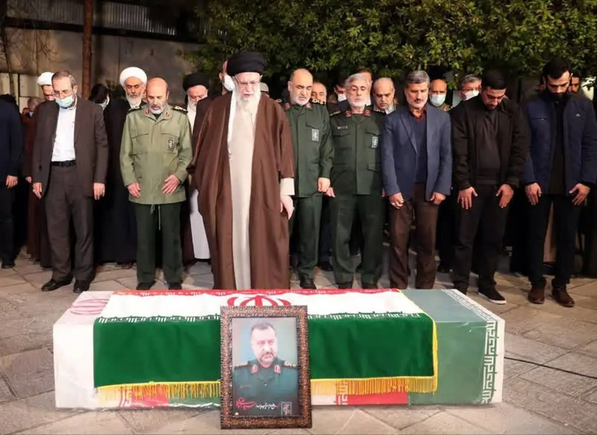 فیلم اقامه نماز رهبر انقلاب بر پیکر سردار شهید سید رضی موسوی