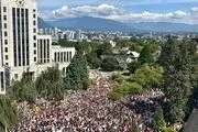 اردوکشی خیابانی هواداران و مخالفان نژادپرستی