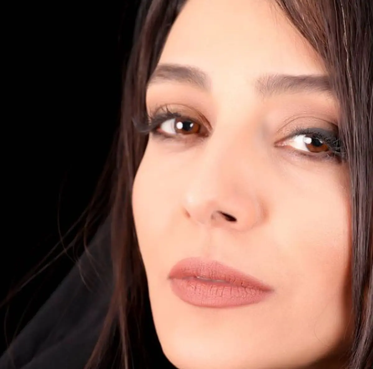 پست یلدایی ساره بیات و همسرش /عکس