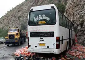 
تصادف تریلی و اتوبوس با 2 کشته و مجروح
