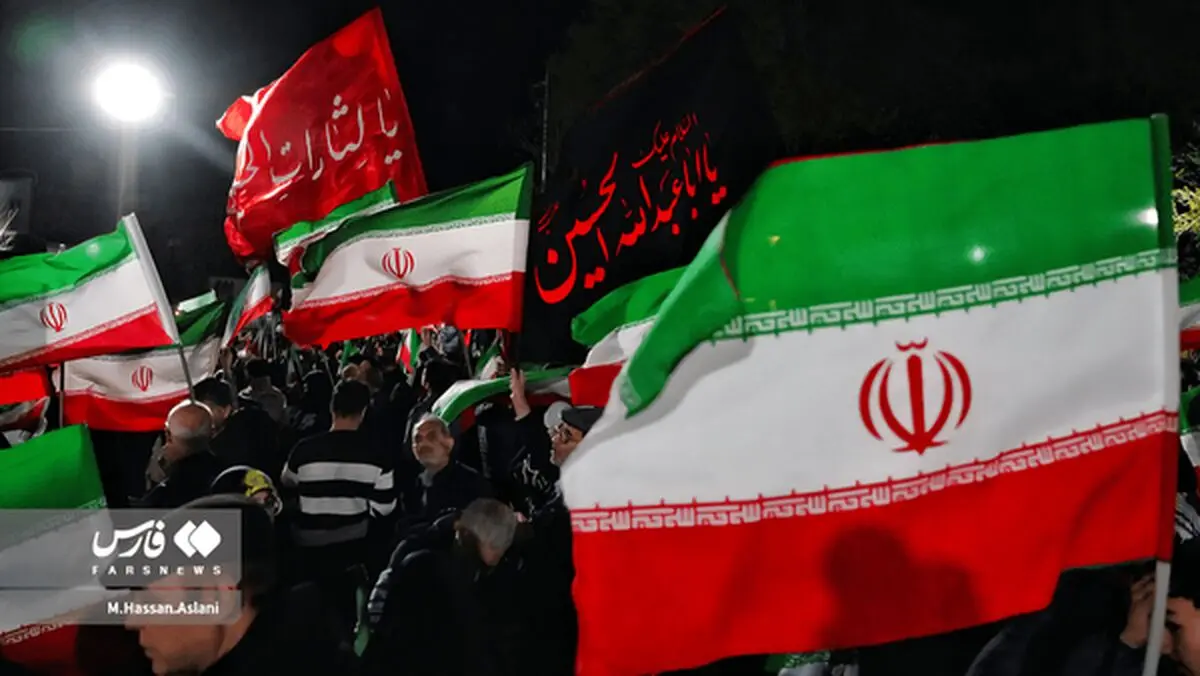 تهرانی‌ها همچنان پرشور در میادین و خیابان‌ها