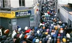 اقامه نماز در خیابان‌های " نانتر " فرانسه