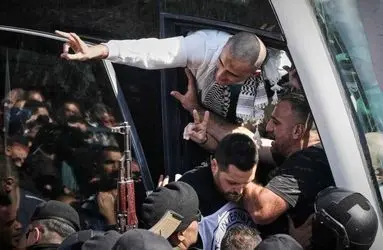 استقبال از اسرای آزاد شده فلسطینی از دریچه دوربین‌ها/گزارش تصویری