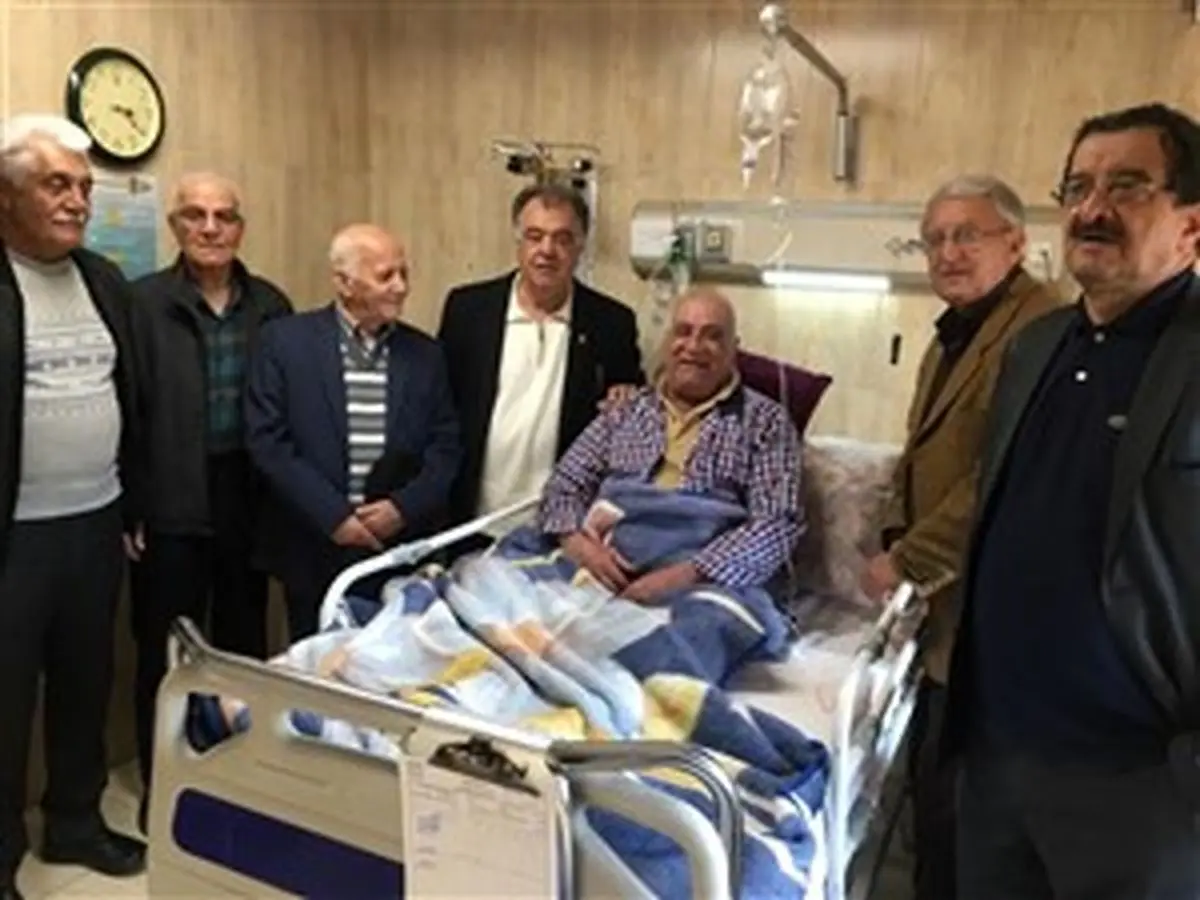 سرمربی اسبق تیم ملی ایران در بستر بیماری