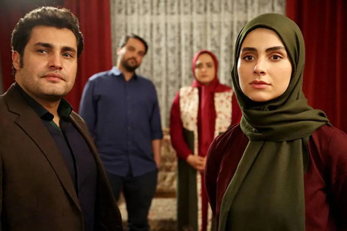 تیپ پاییزیِ شاد بازیگر «ستایش»/ عکس