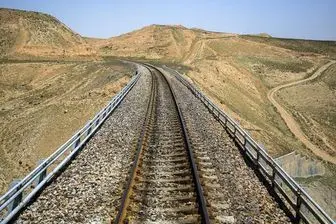 
هنوز به بهره برداری از راه آهن «قزوین – رشت» تا پایان سال امیدواریم
