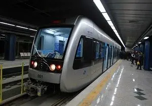 بازرسی بدنی مسافران در مترو/عکس