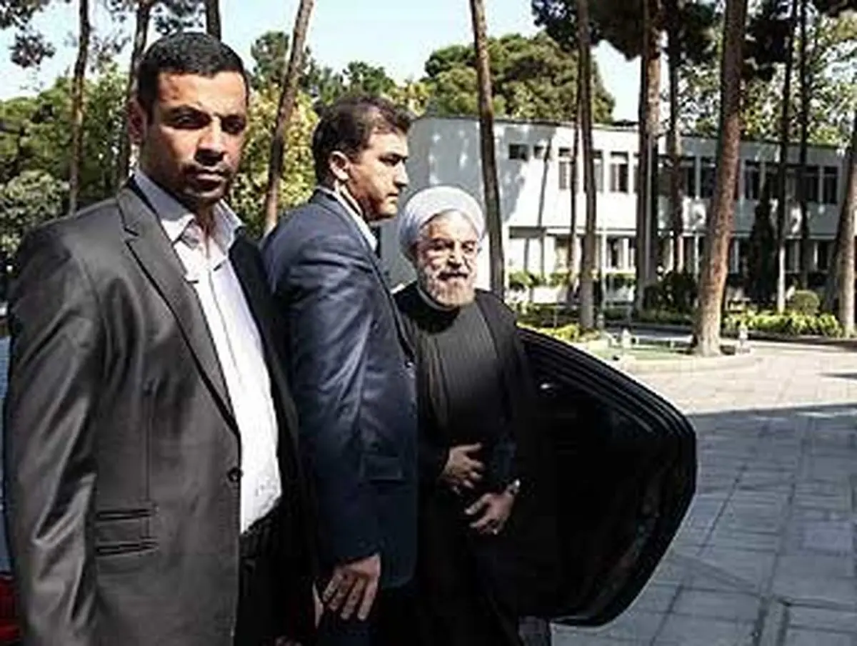 آقای روحانی مراقب رفتار محافظانتان با مردم باشید!