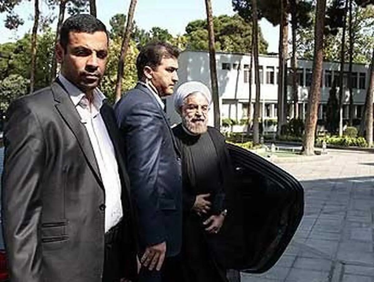 آقای روحانی مراقب رفتار محافظانتان با مردم باشید!