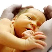 چه عواملی سبب اختلال در شنوایی و گفتار نوزاد می شوند؟