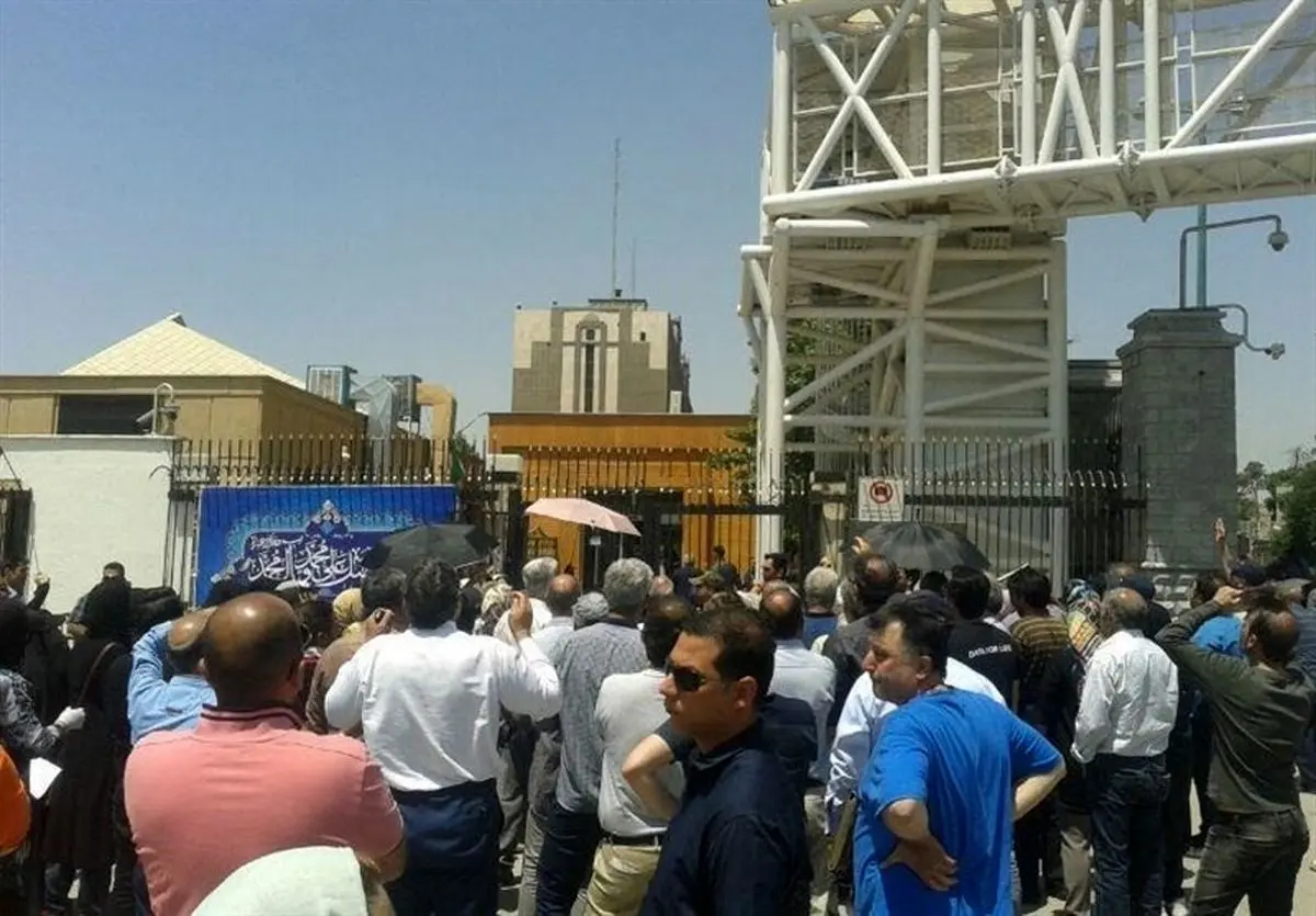 تجمع سپردهگذاران کاسپین مقابل مجلس