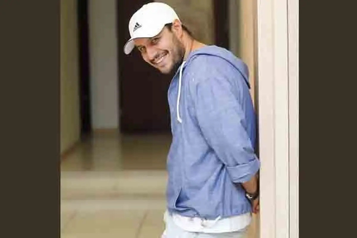 جواد عزتی «دو زیست» شد
