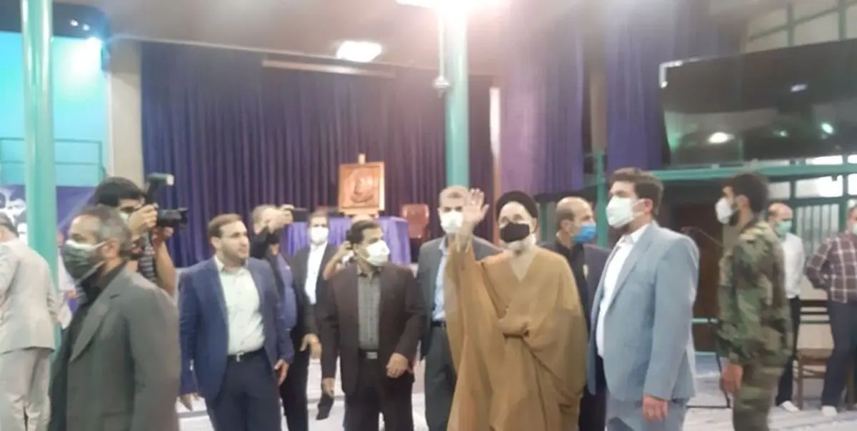 رییس دولت اصلاحات با حضور در جماران رای خود را به صندوق انداخت