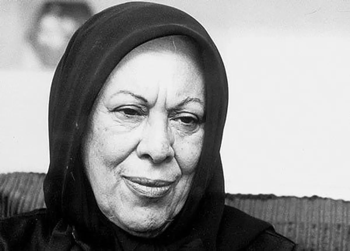 سیمین دانشور هنرمندی و نویسندگی را به سیاستمدار شدن ترجیح داد