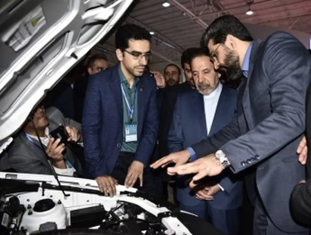 بازدید رئیس‌دفتر رئیس‌جمهور از غرفه سایپا 