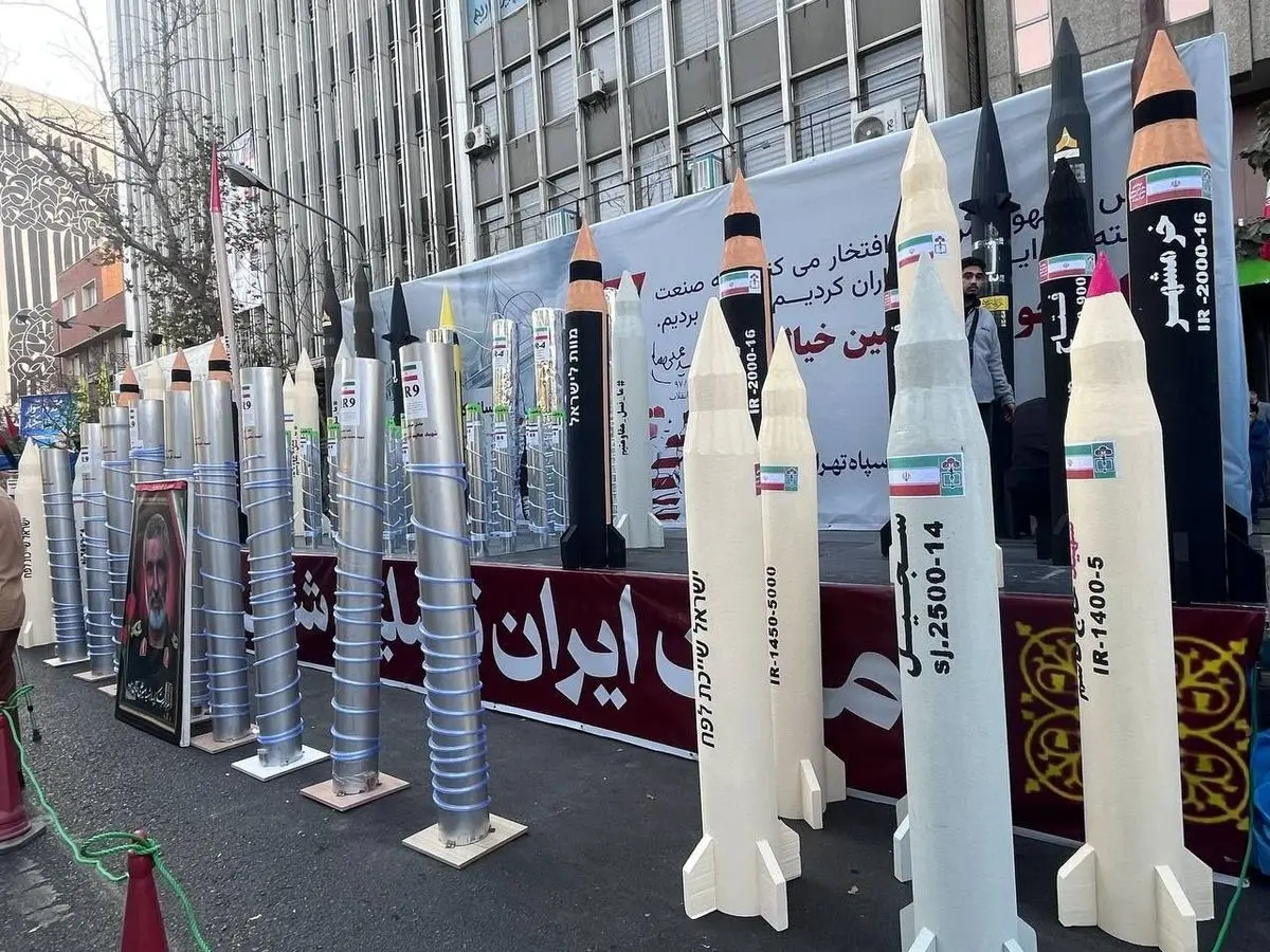  موشک و سانتریفیوژ در خیابان های تهران +تصاویر
