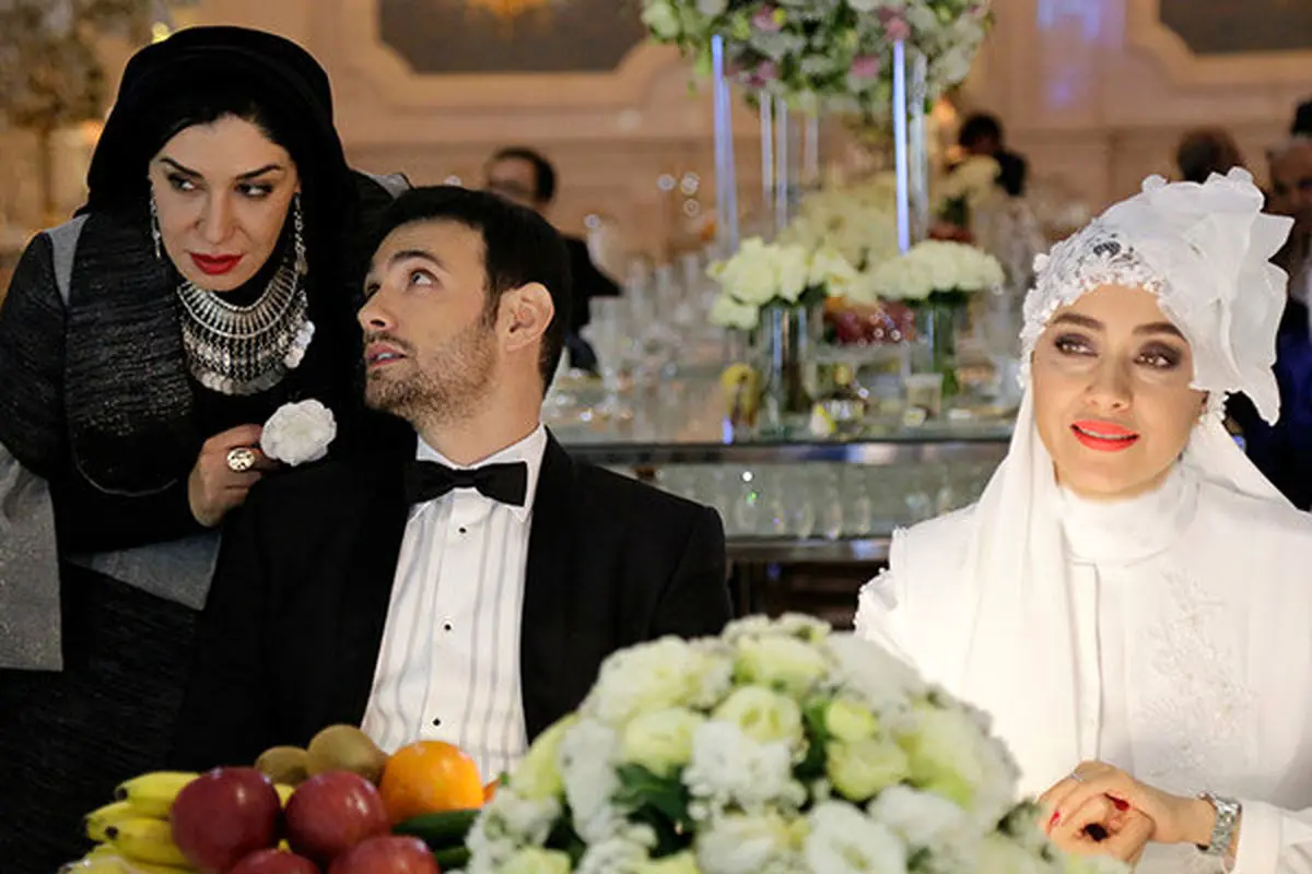 خانم بازیگر لباس عروس به تن با چهره ای درهم/ عکس