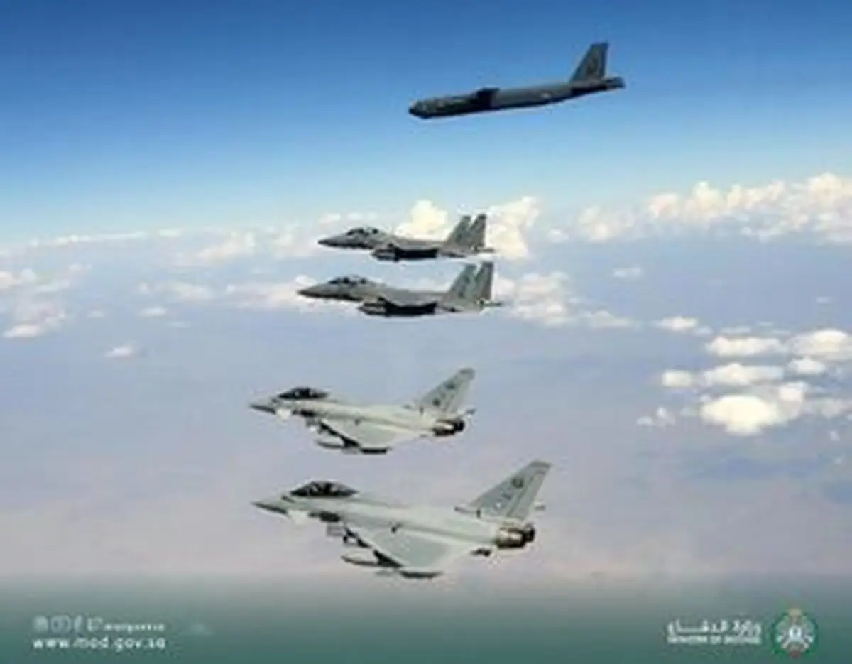 عربستان یک بمب‌افکن آمریکایی را اسکورت کرد+عکس